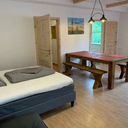Ferienwohnung Munchen-perlach شقة *